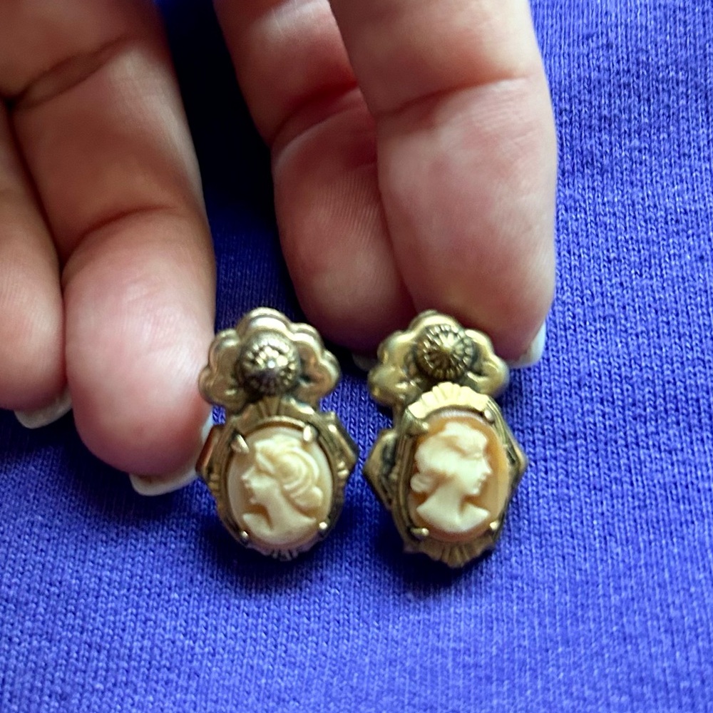 Vintage Cameo Earrings